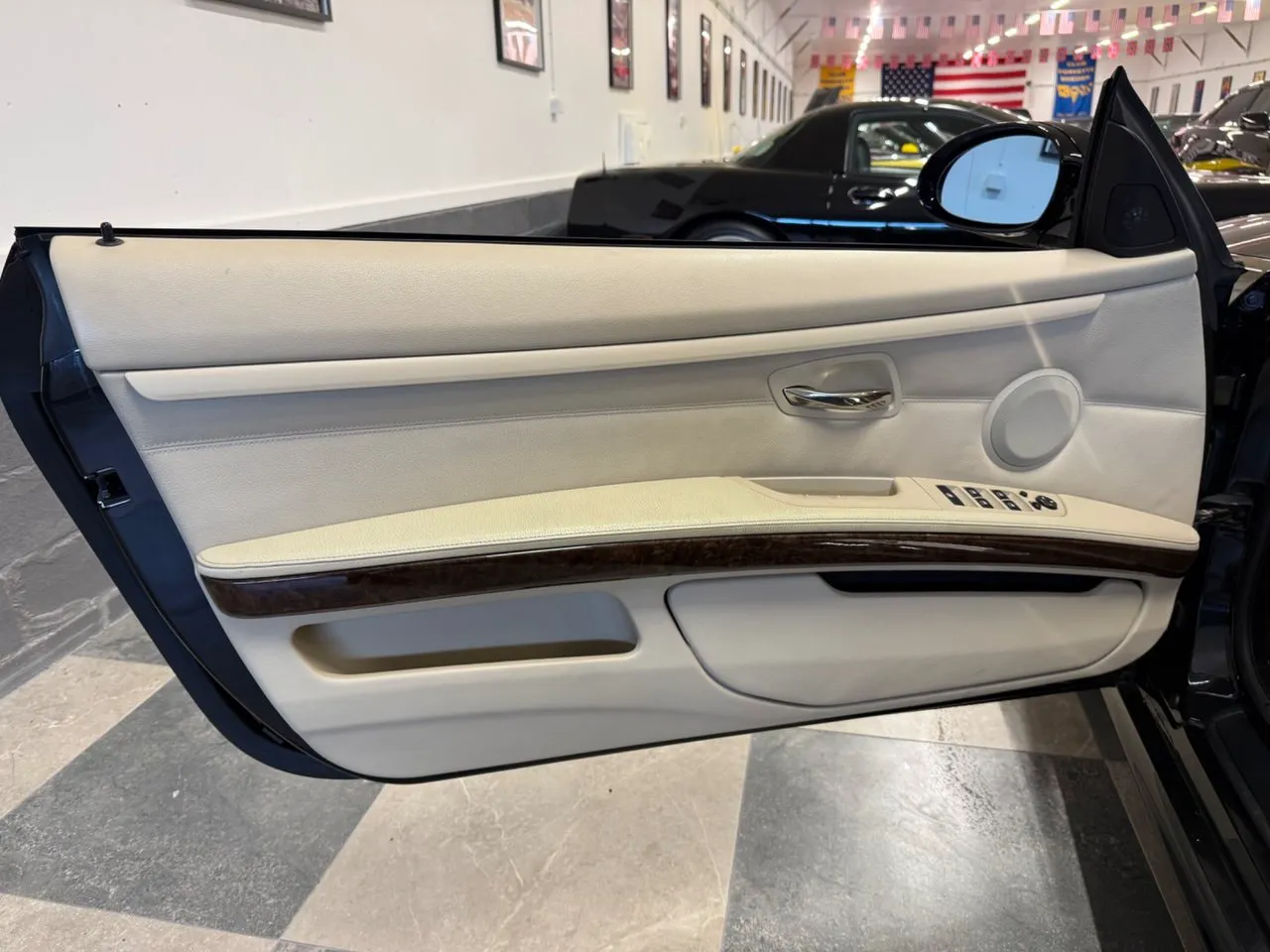 Vehicle image 32