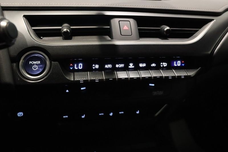 Lexus UX bild 19
