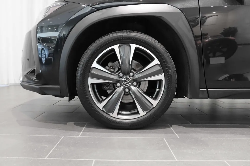 Vehicle image 6