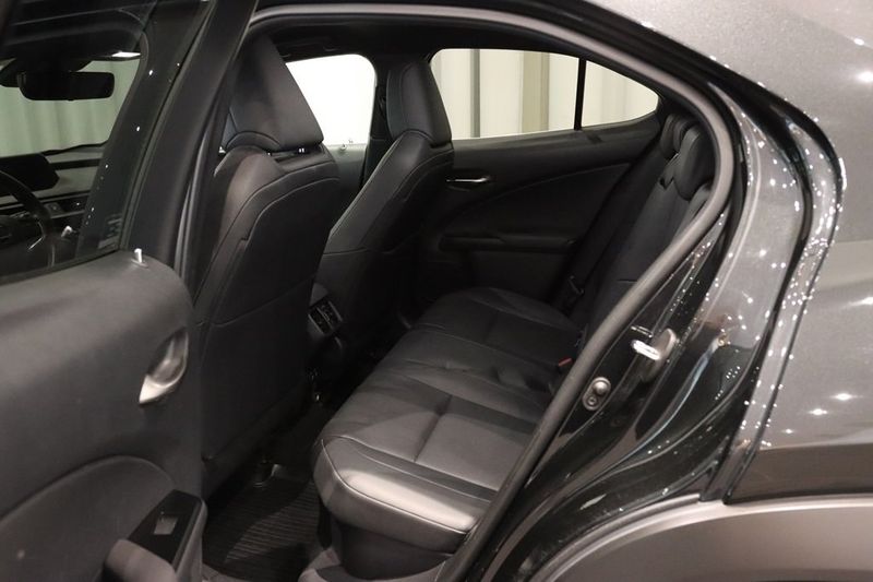 Lexus UX bild 9