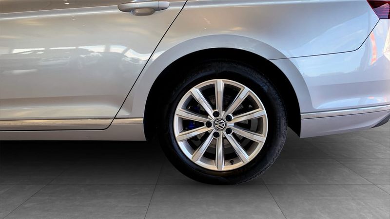 Volkswagen Passat bild 6