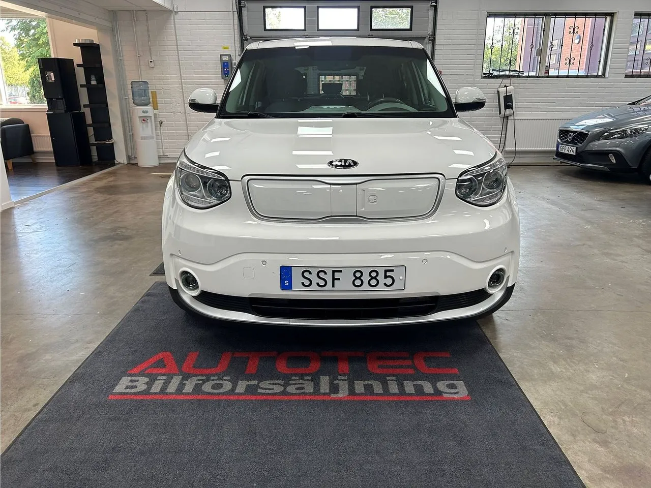 Vehicle image 8