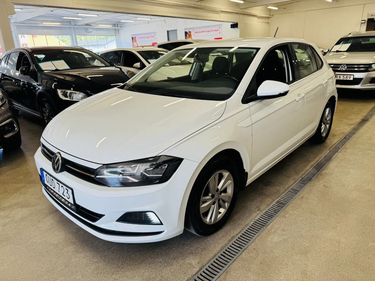 Vehicle image 13