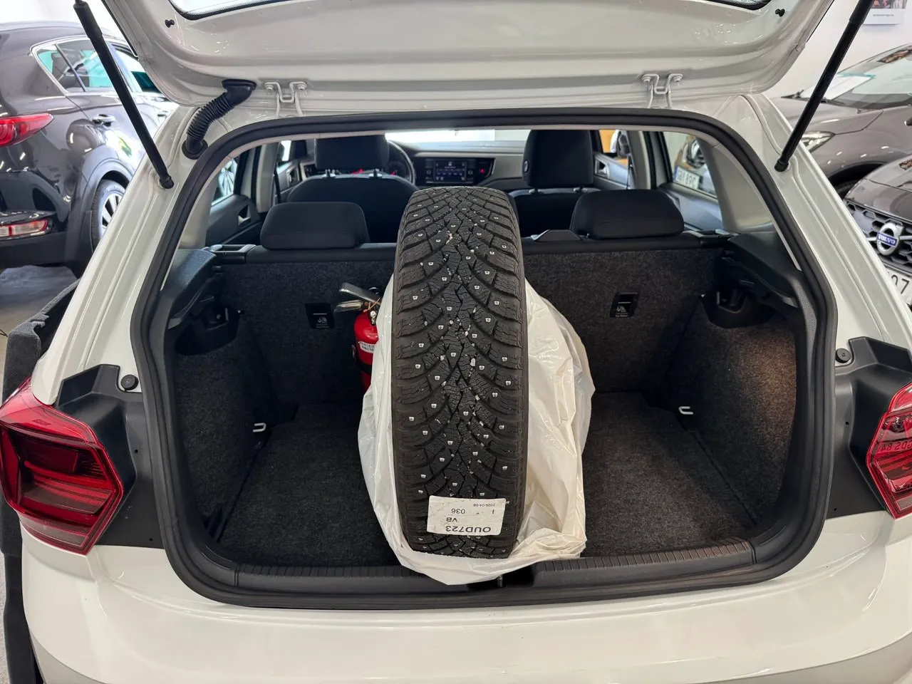 Vehicle image 11