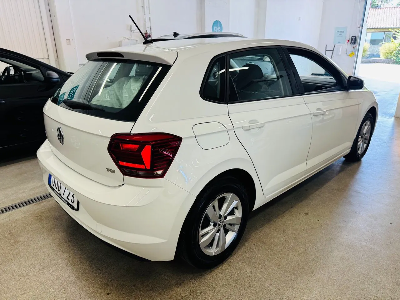 Vehicle image 14