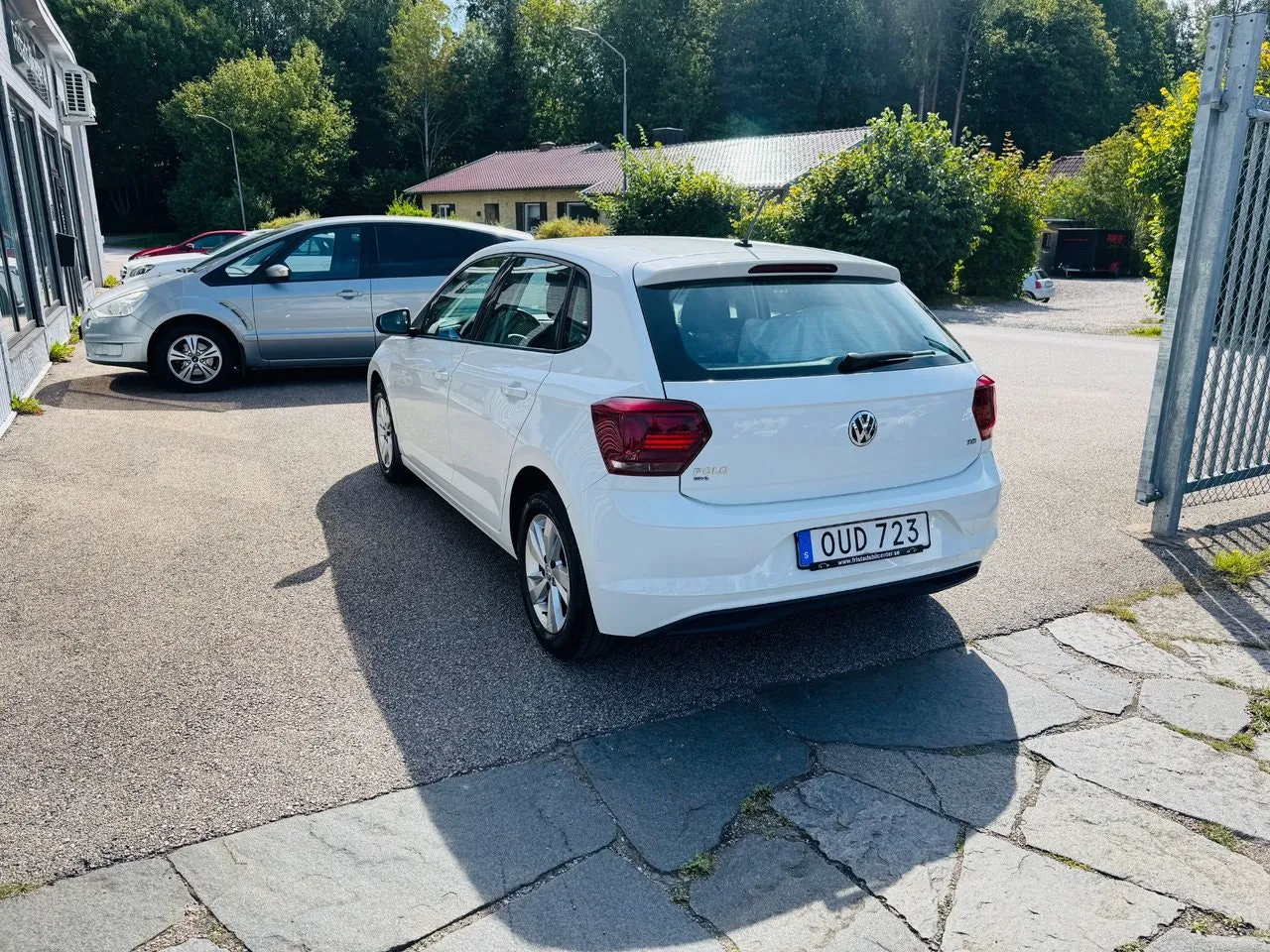 Vehicle image 3