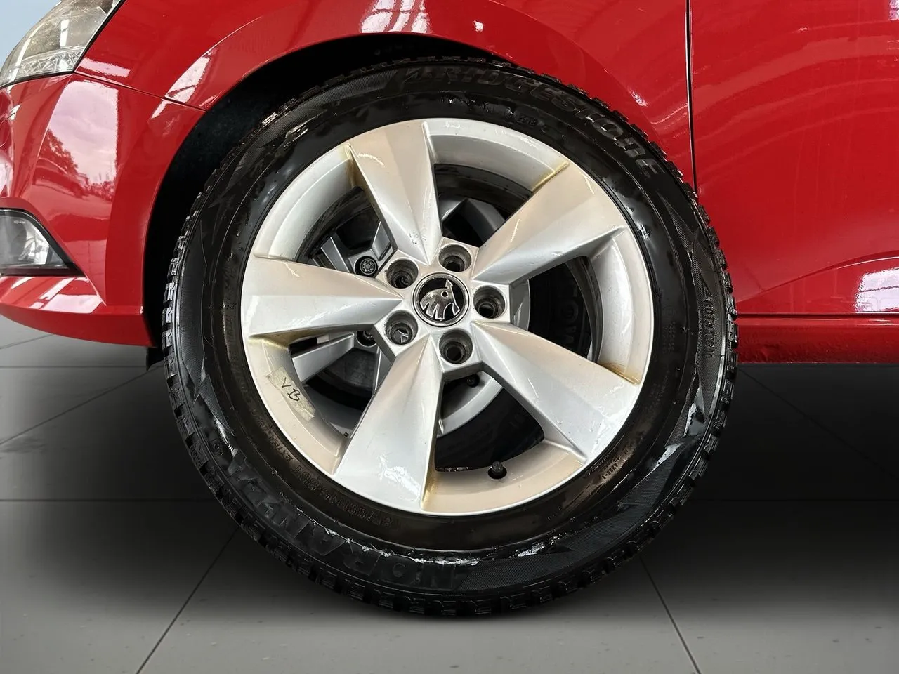 Vehicle image 13