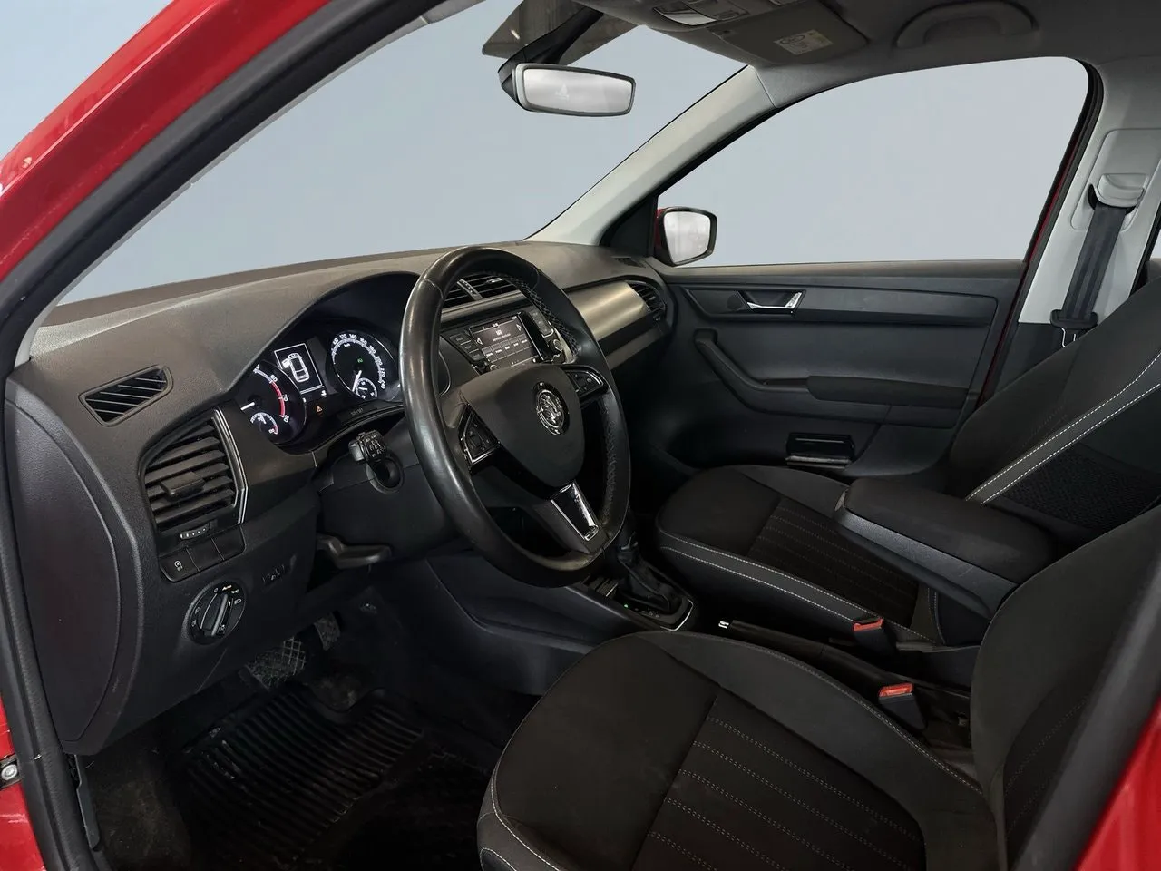 Vehicle image 6