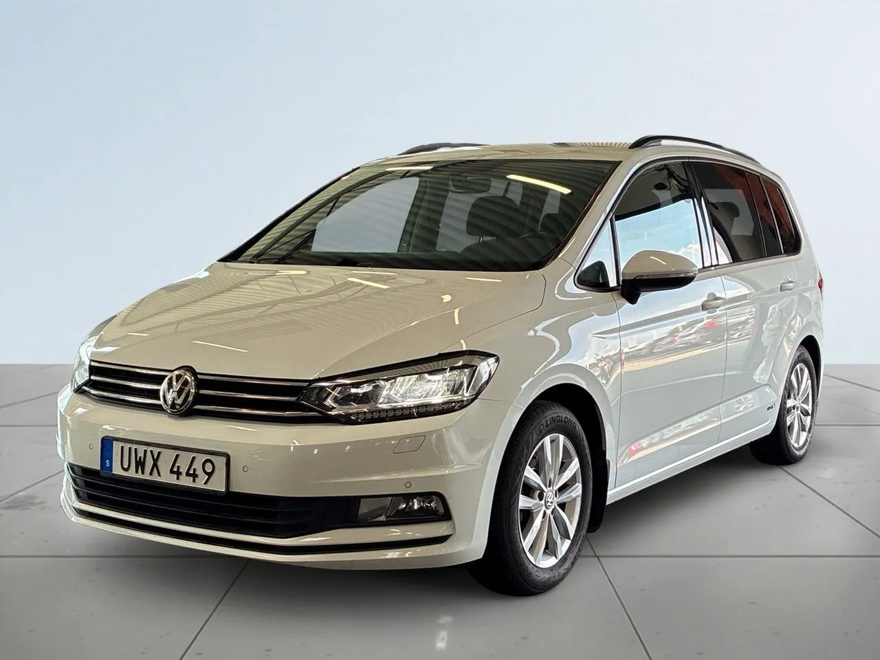 Vehicle image 15