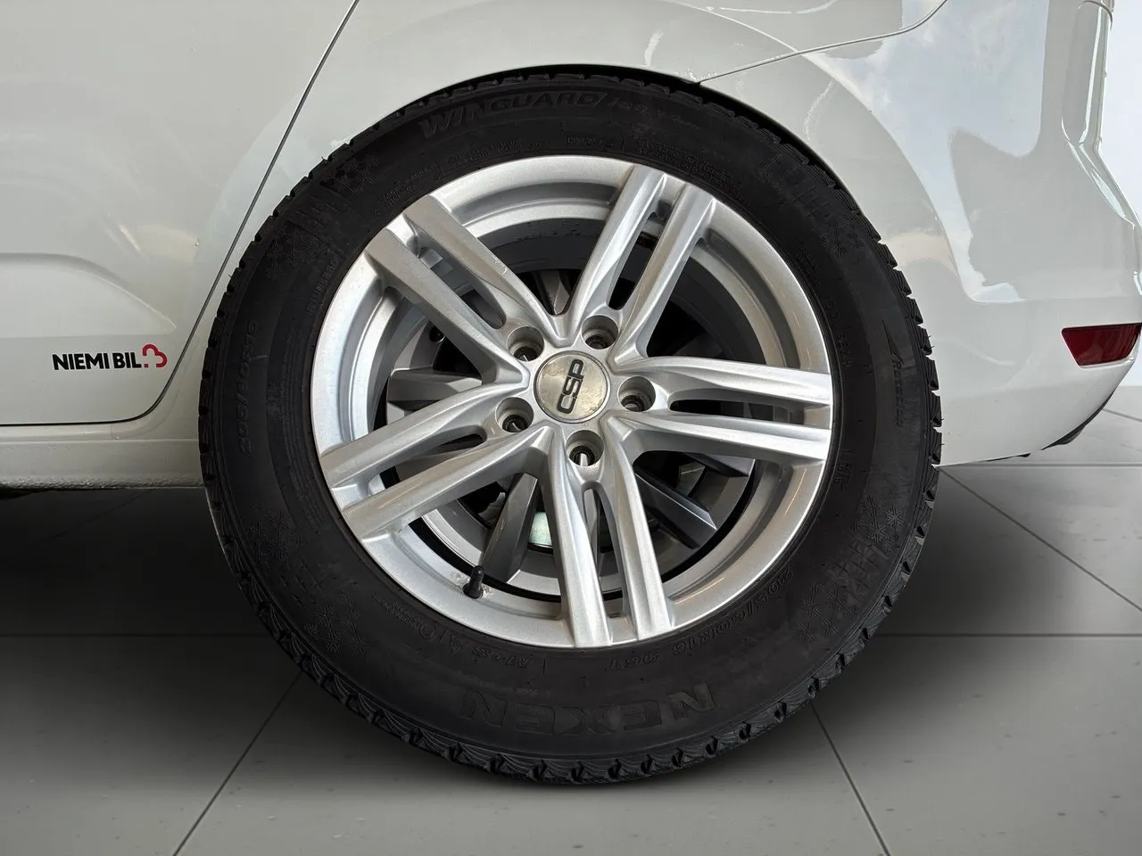 Vehicle image 13
