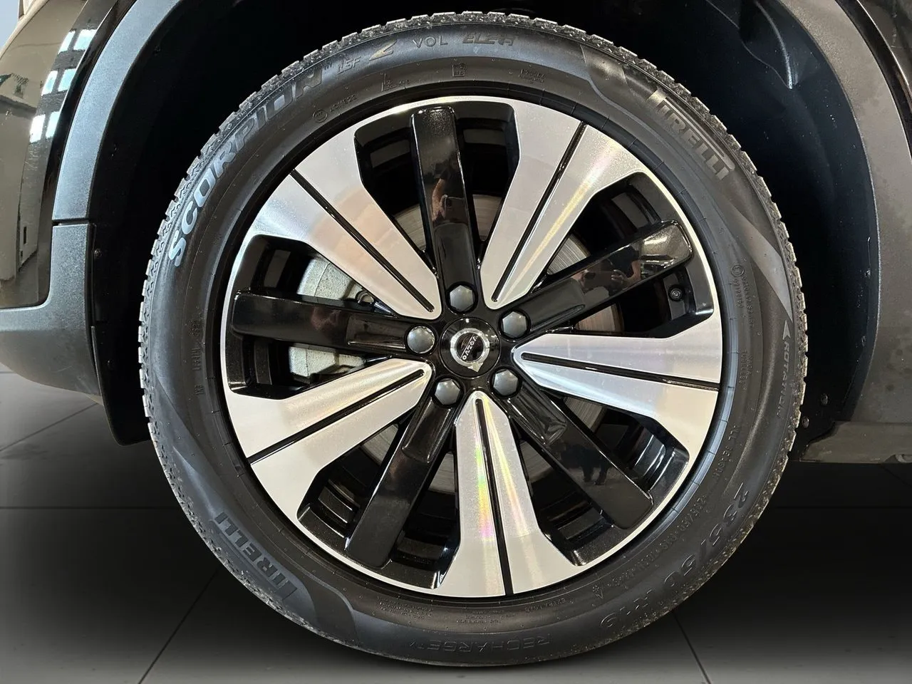 Vehicle image 13