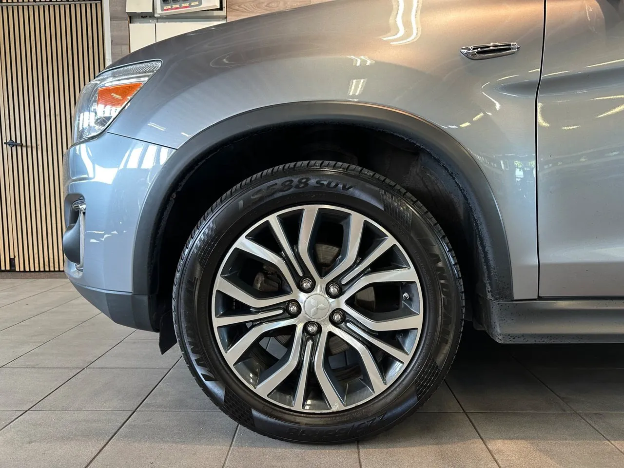 Vehicle image 18