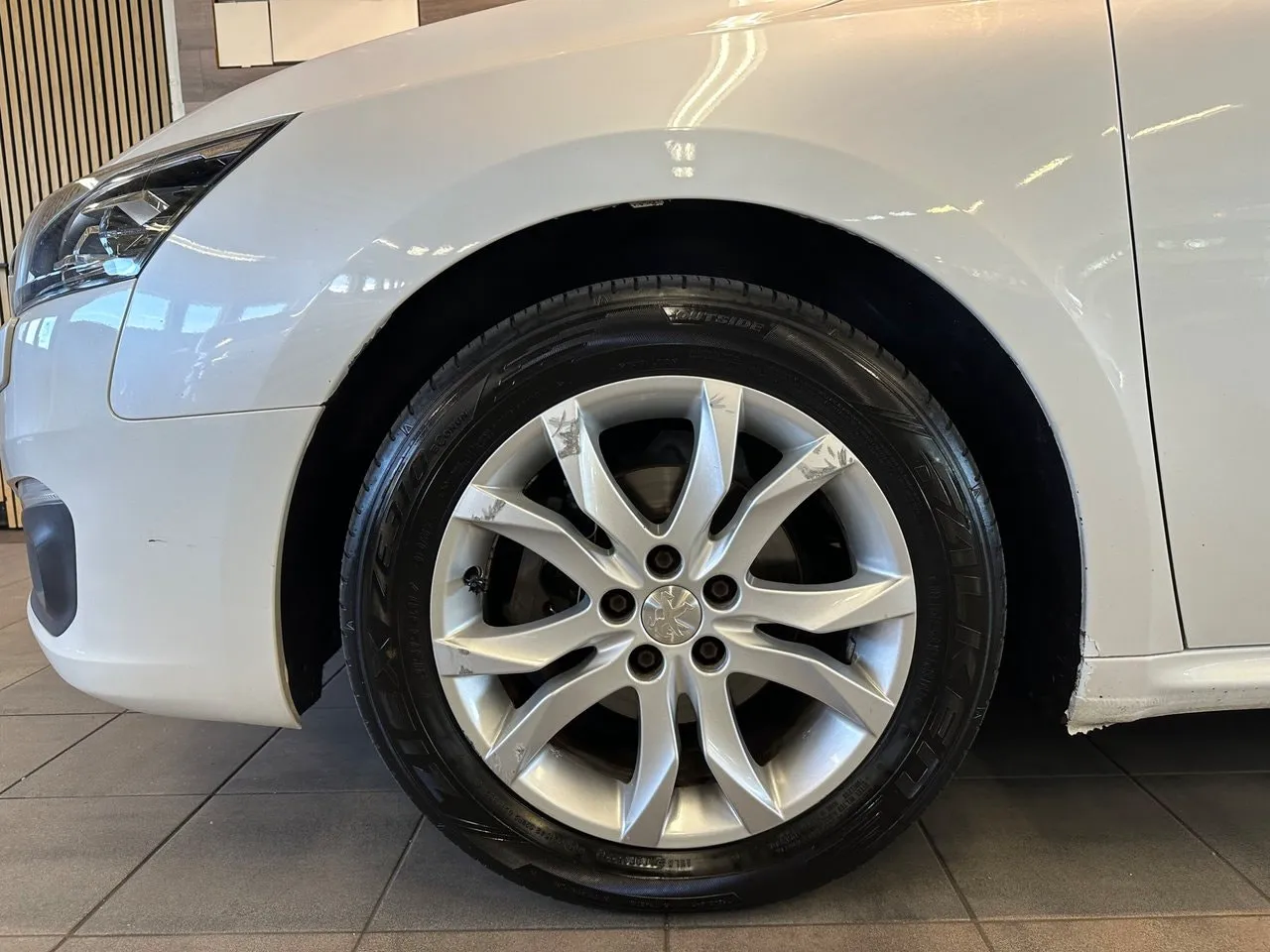 Vehicle image 25