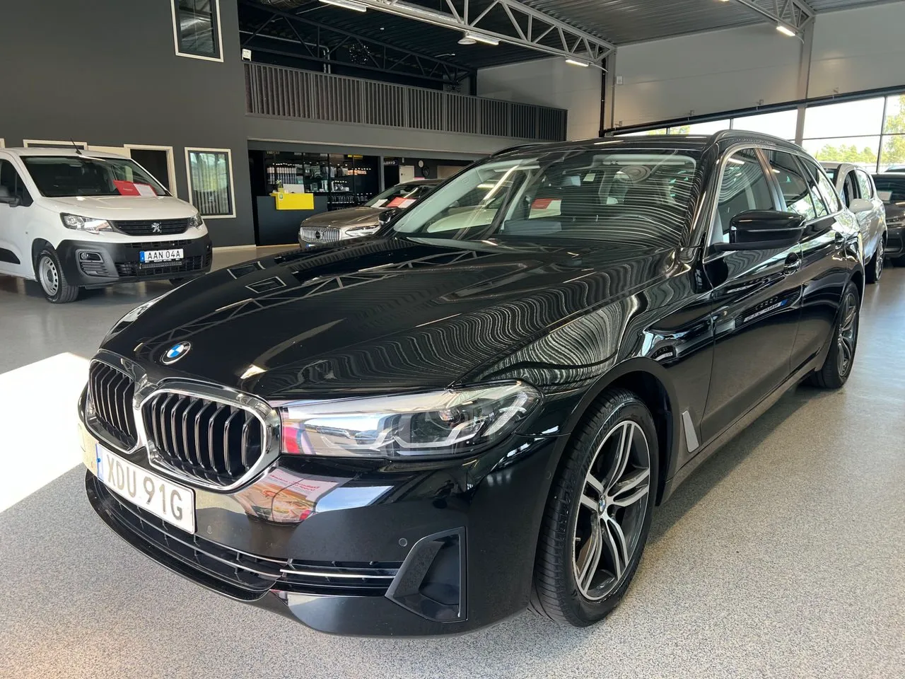 Vehicle image 6