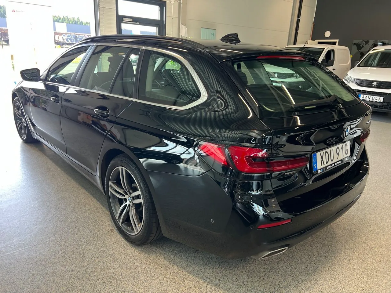 Vehicle image 5