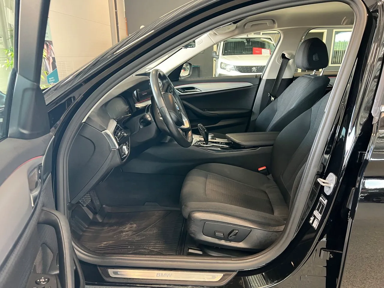 Vehicle image 14