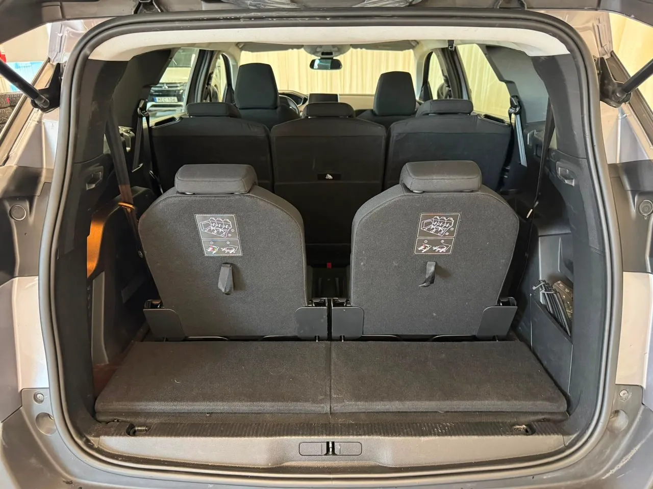 Vehicle image 30
