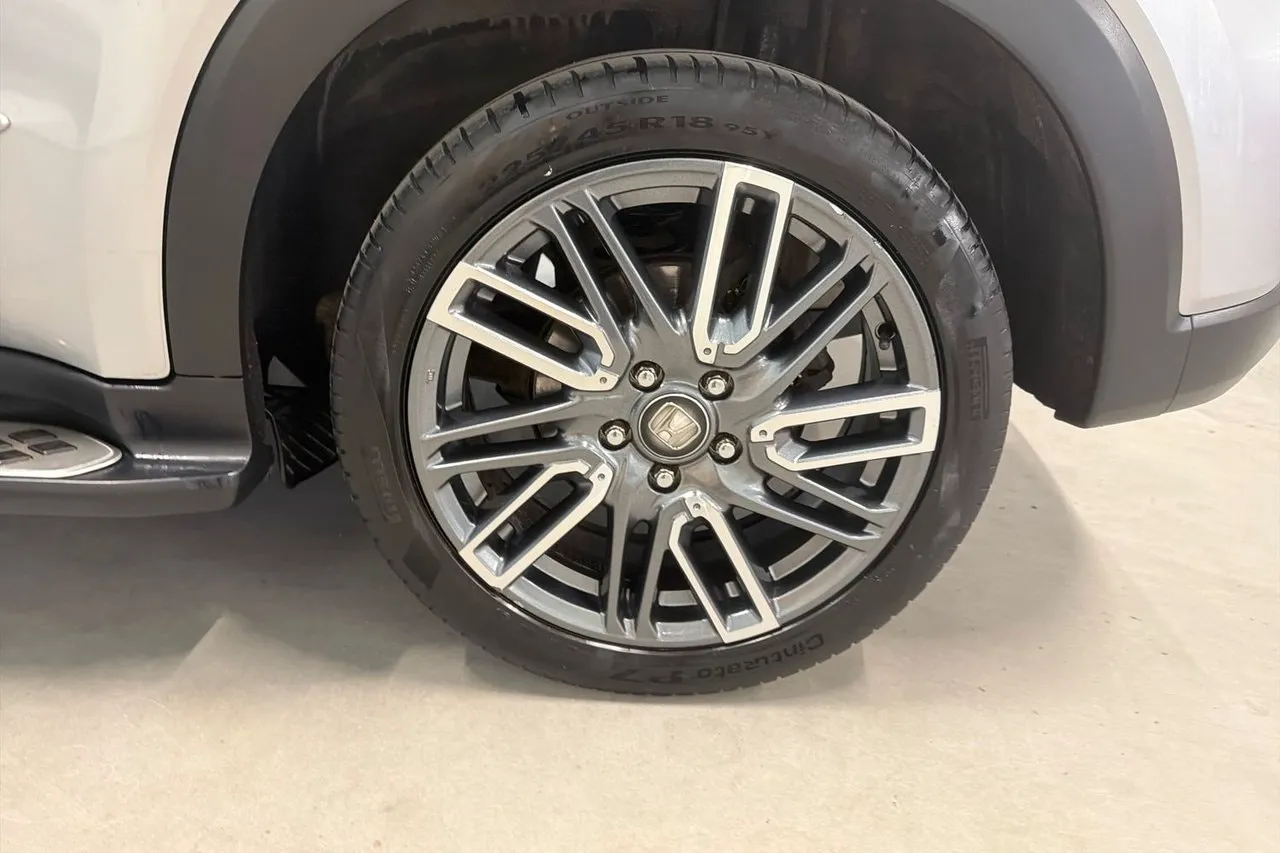 Vehicle image 19
