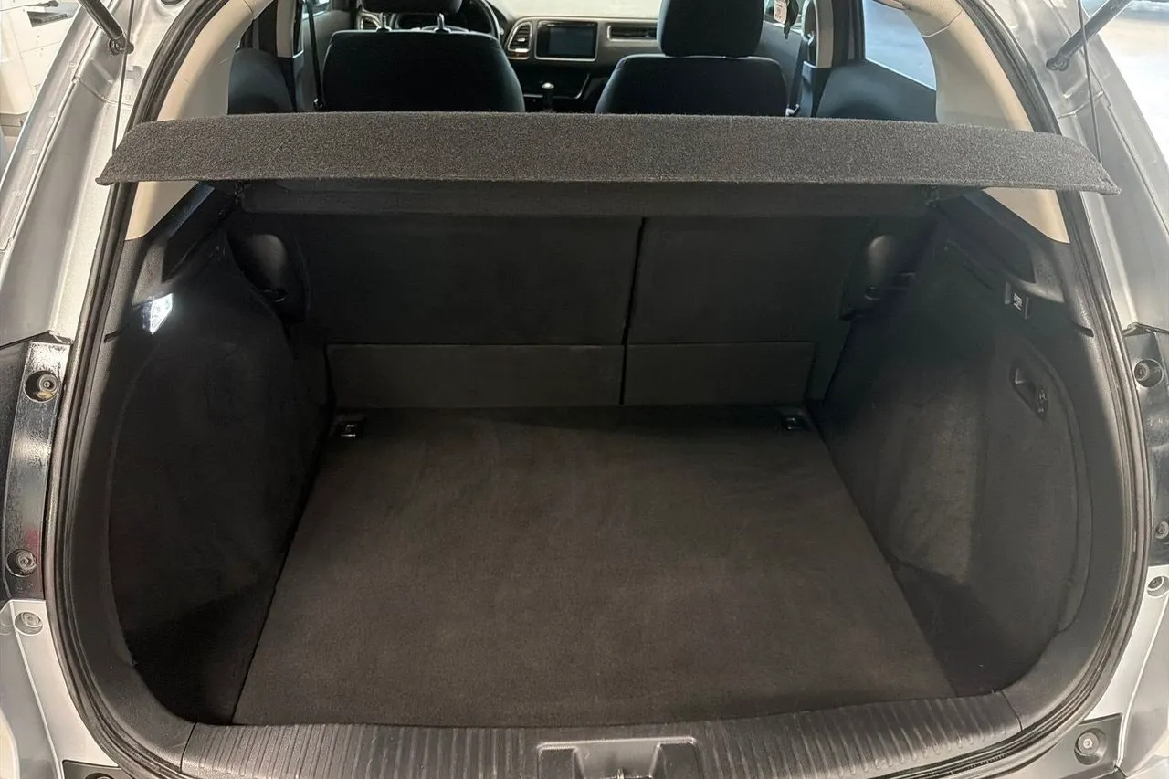 Vehicle image 18