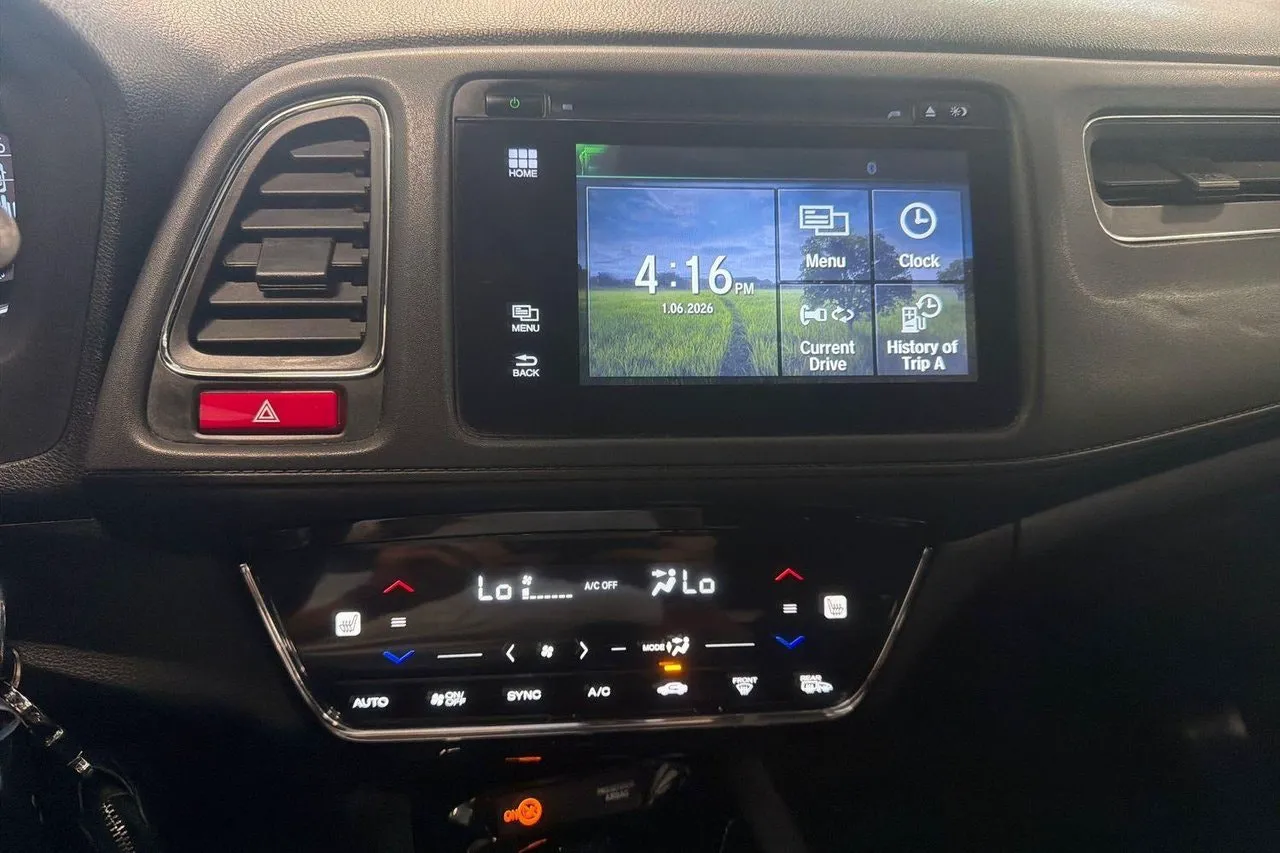 Vehicle image 15