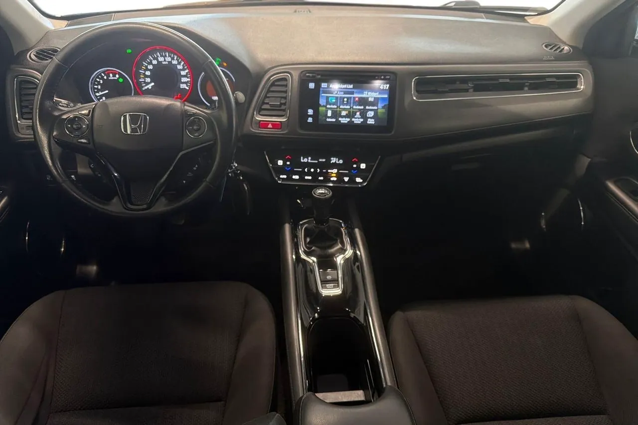 Vehicle image 12