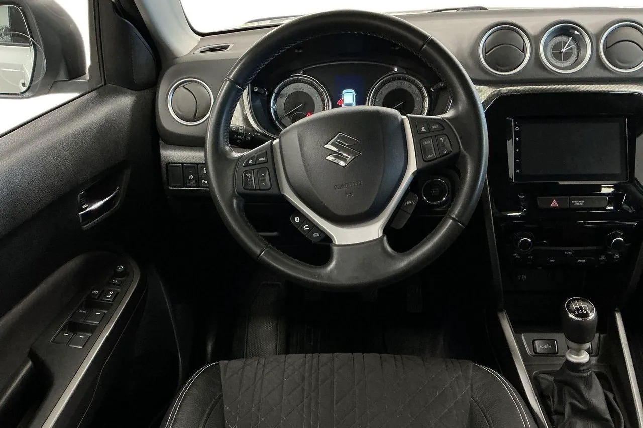 Vehicle image 13