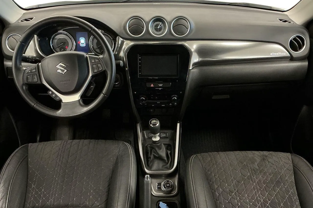 Vehicle image 12