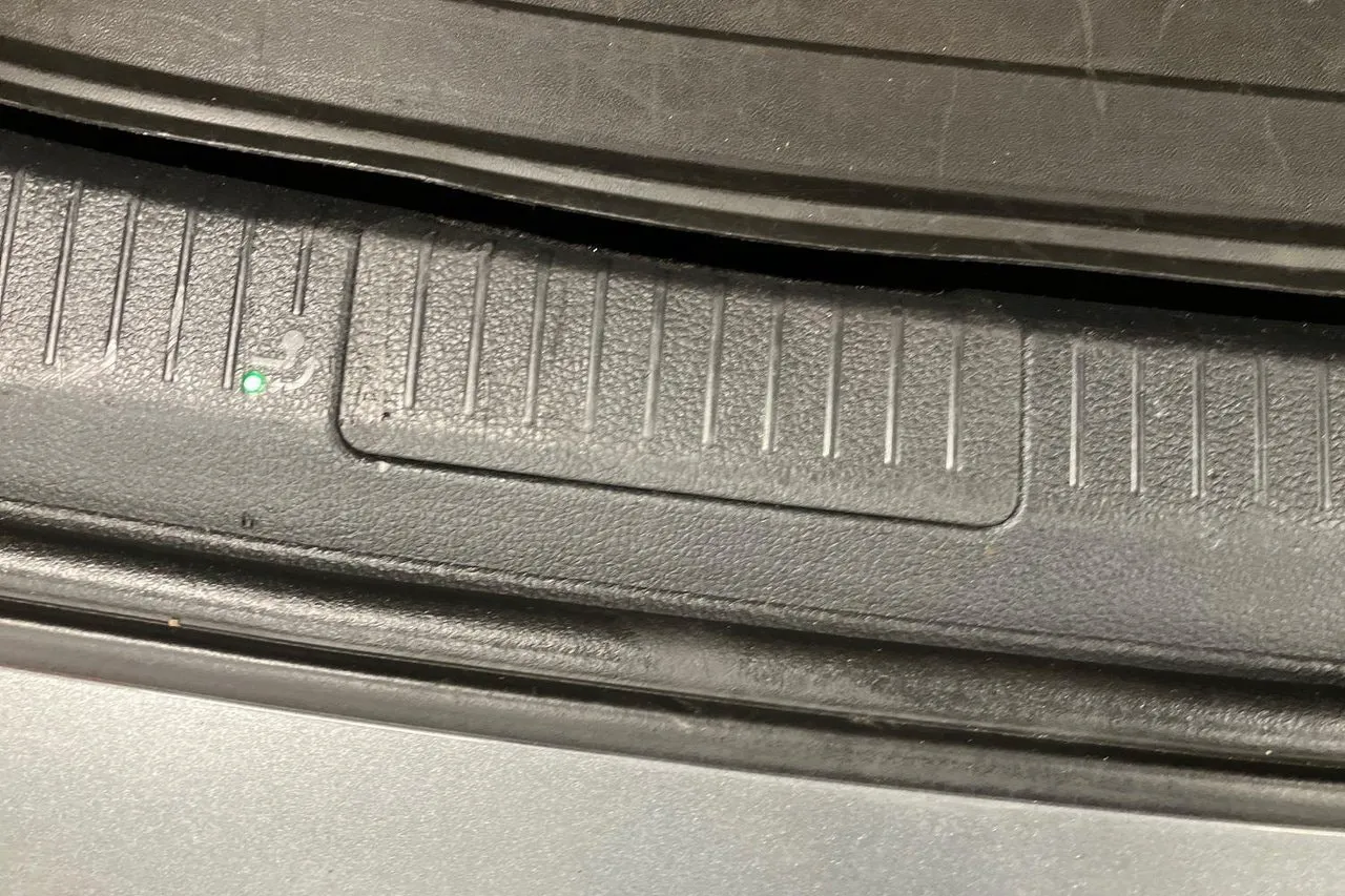 Vehicle image 22