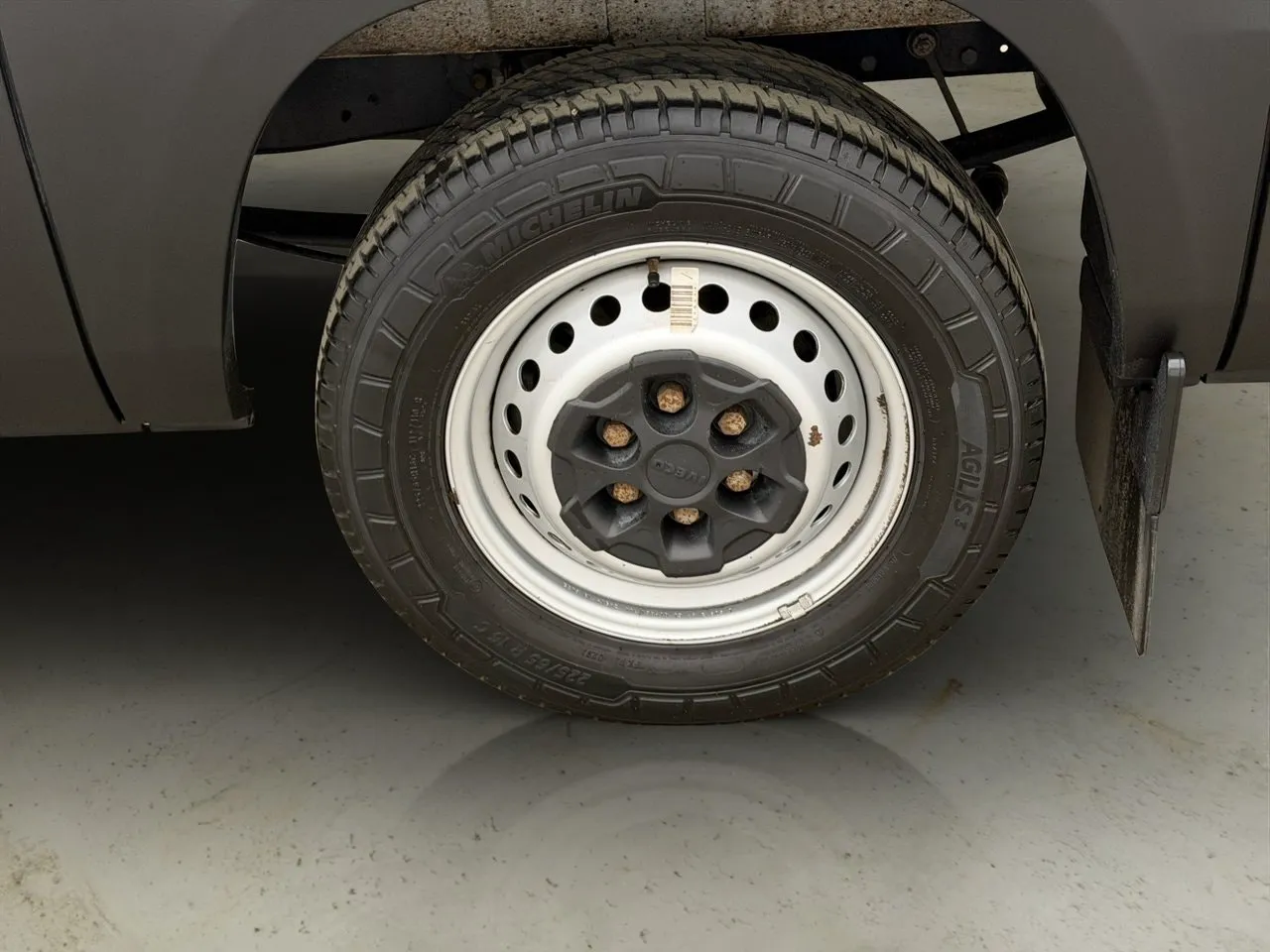 Vehicle image 30