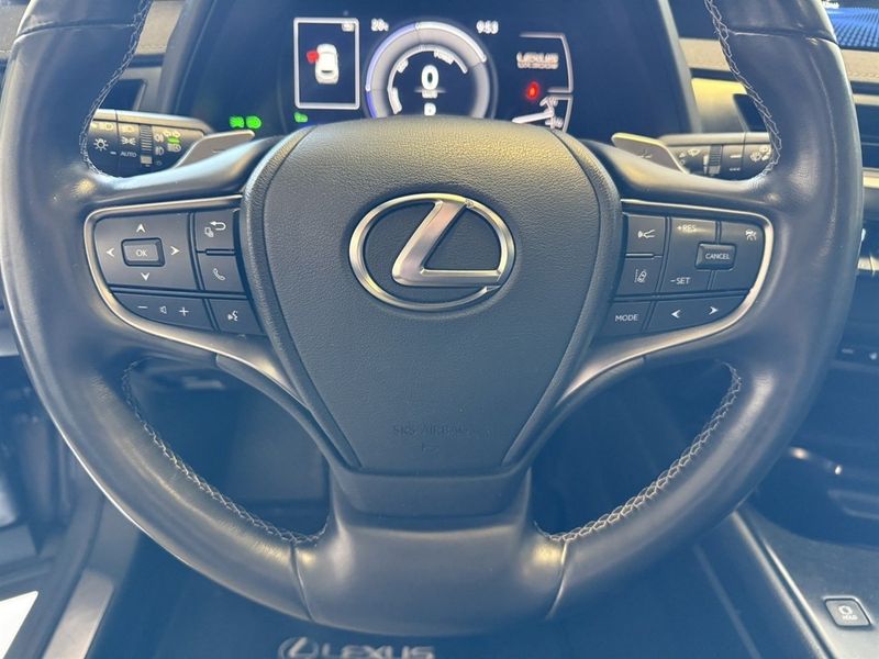 Lexus UX bild 13