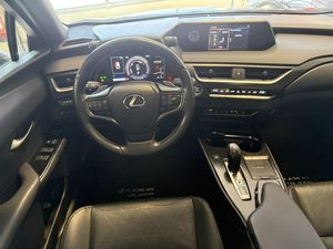 Lexus UX bild 5