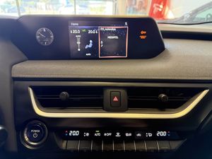 Lexus UX bild 11