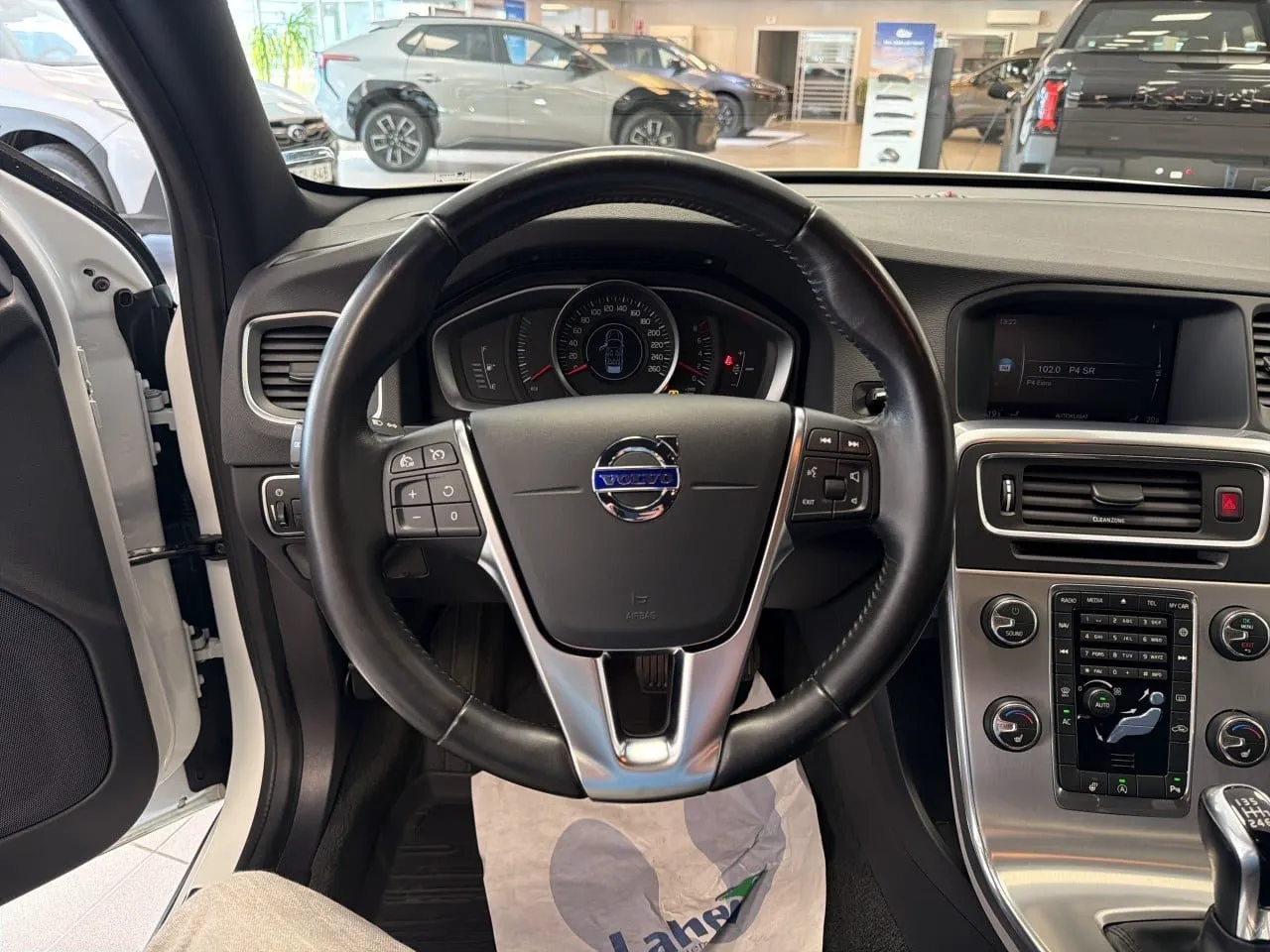 Vehicle image 15