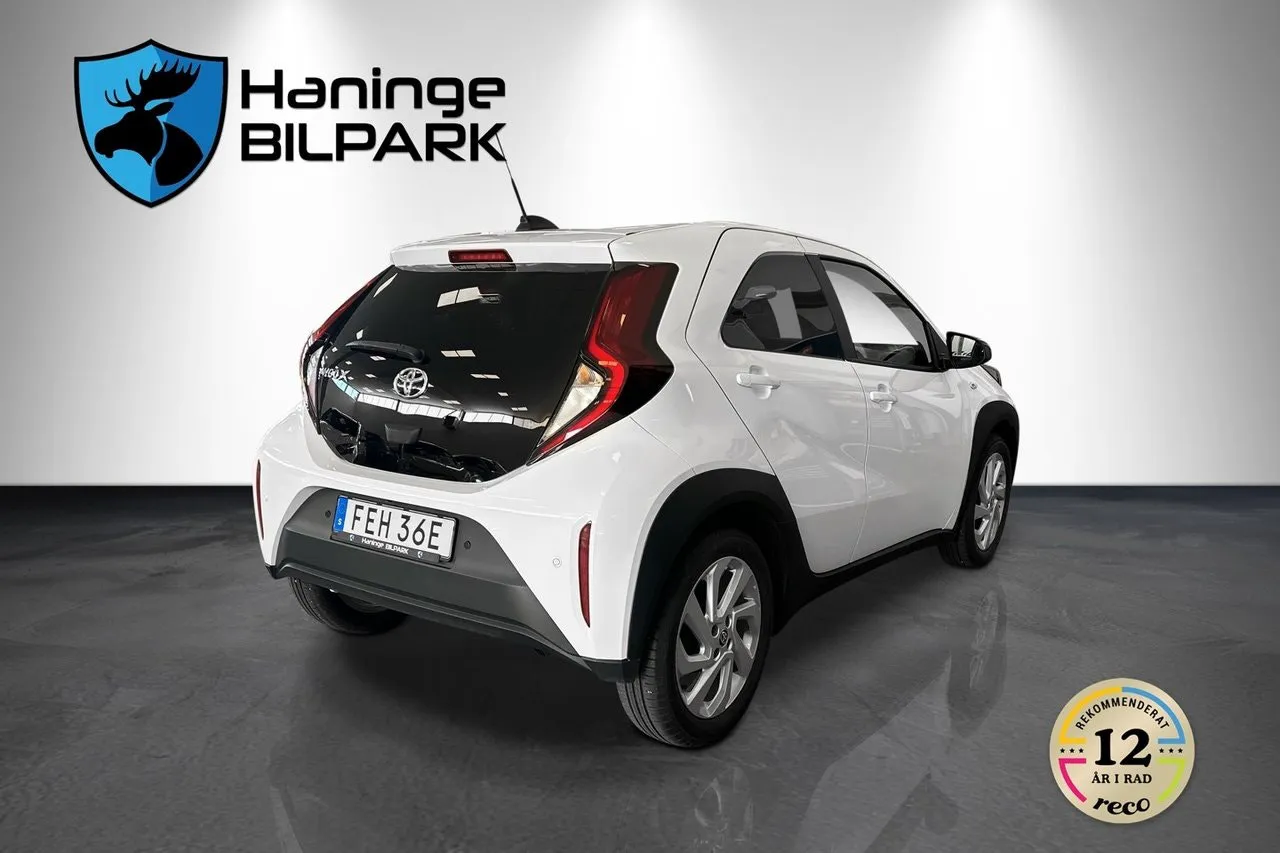 Vehicle image 7