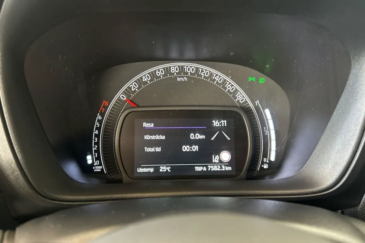 Vehicle image 23