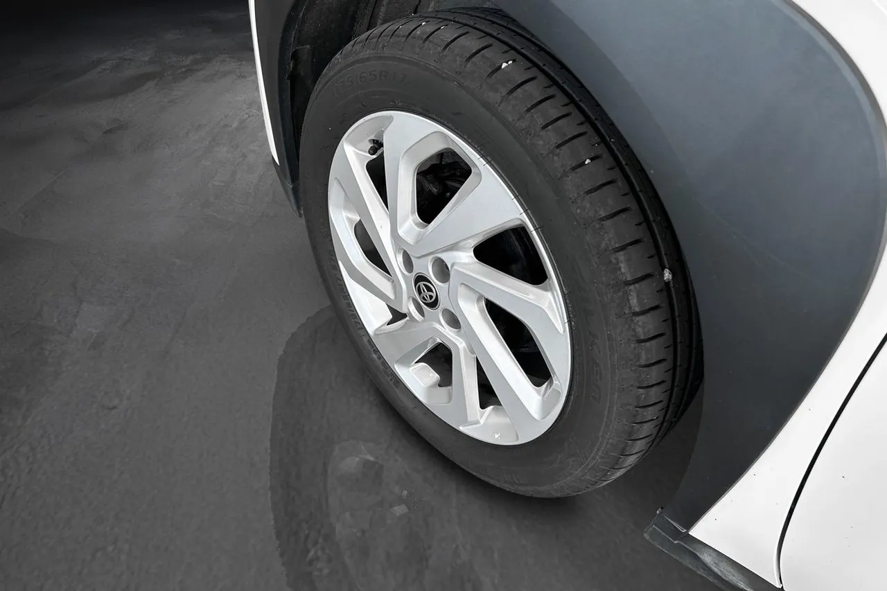 Vehicle image 11