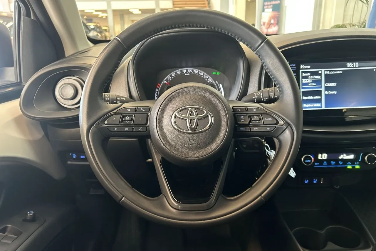 Vehicle image 18