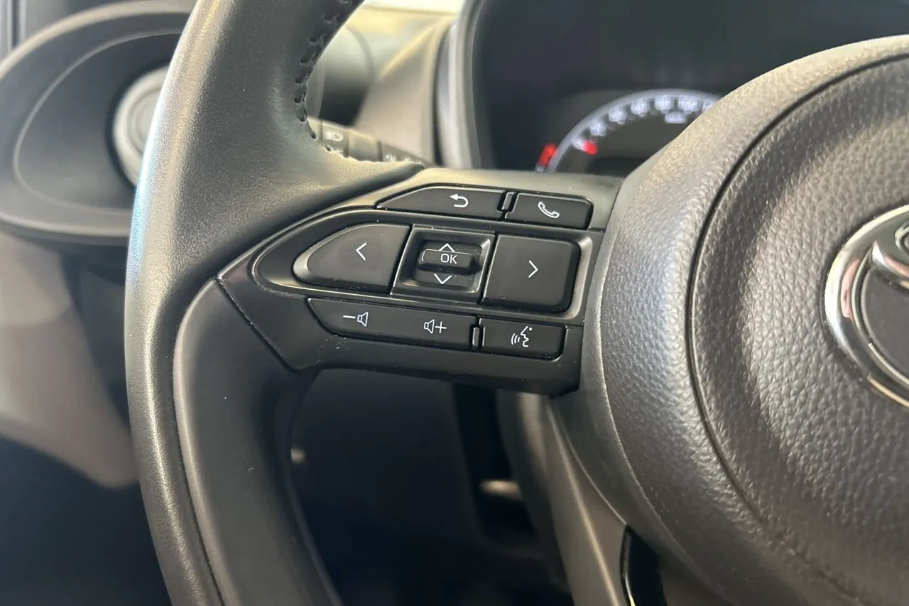 Vehicle image 21