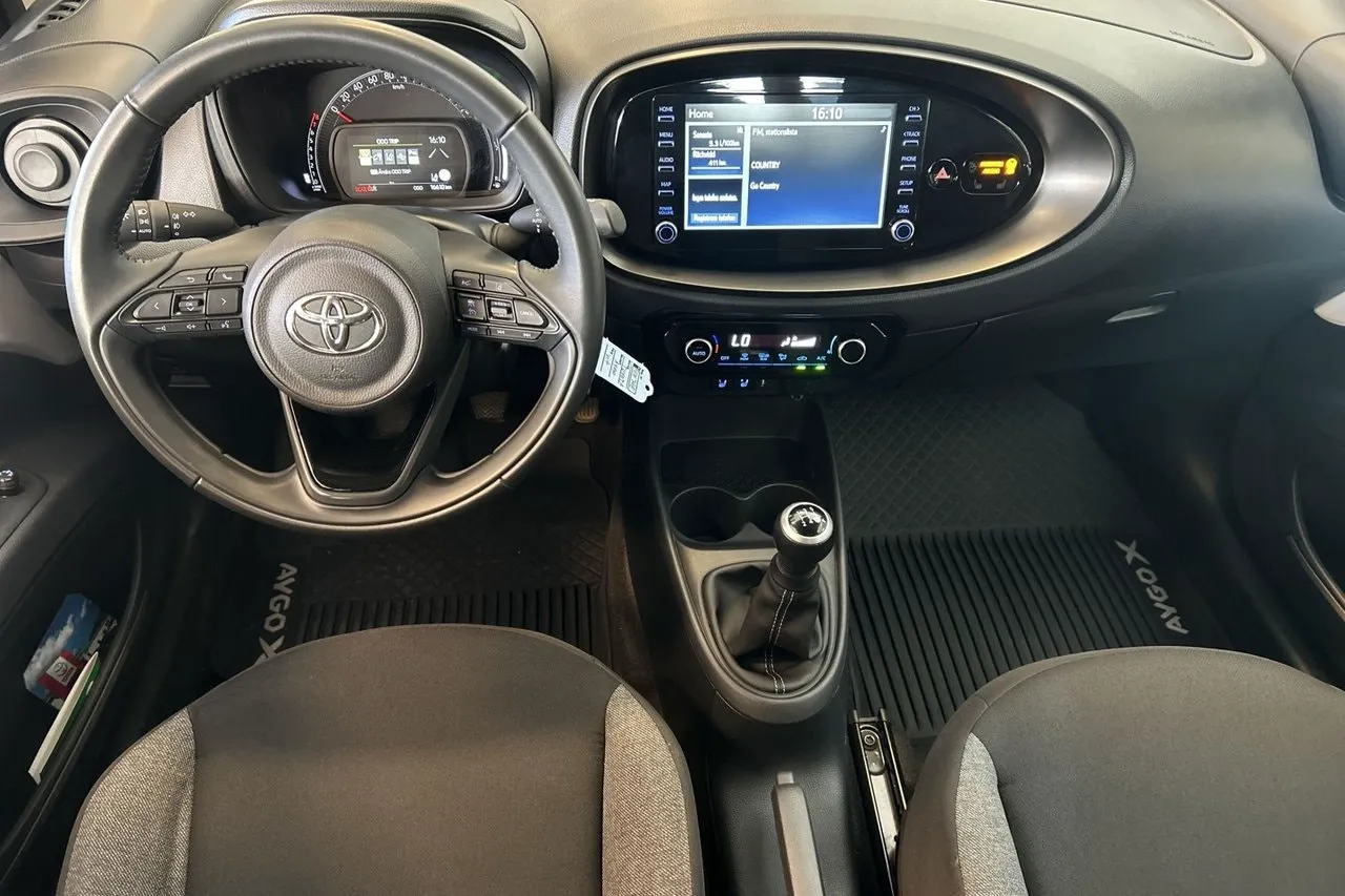 Vehicle image 17