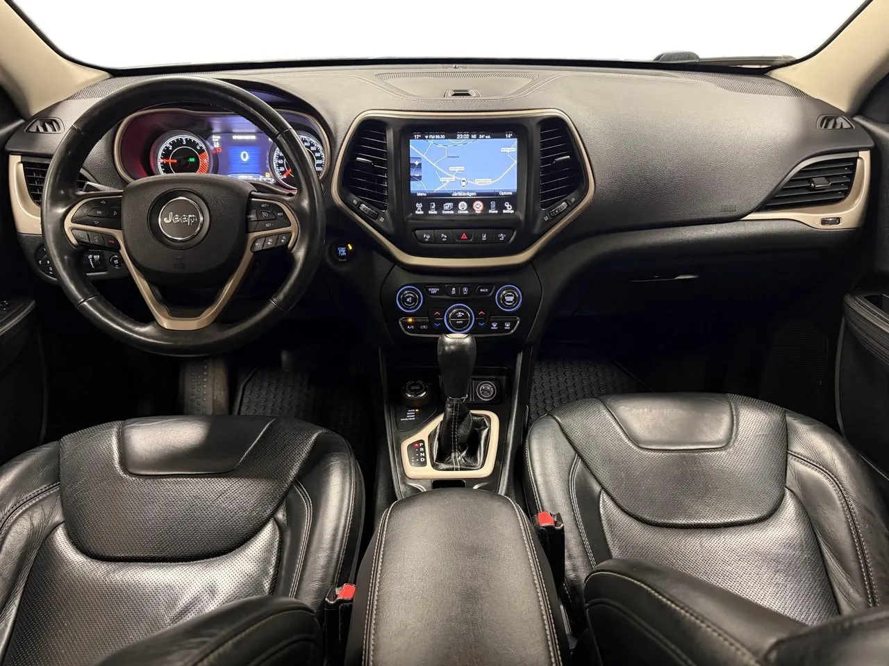Vehicle image 8