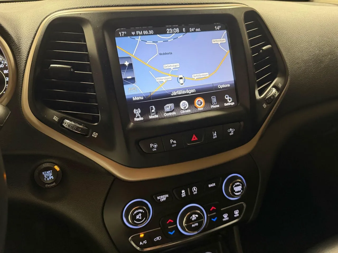 Vehicle image 14