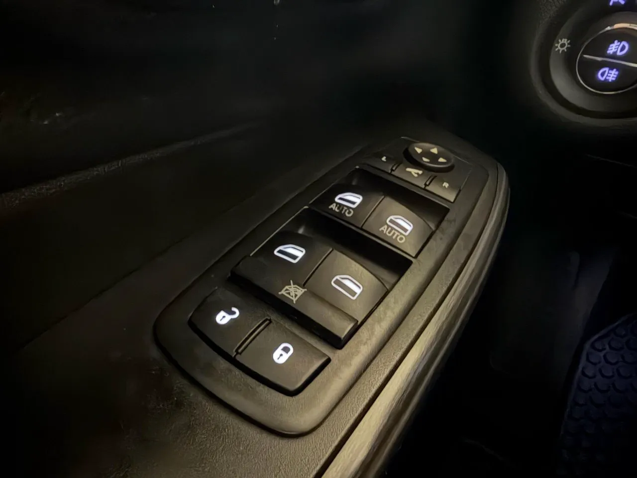 Vehicle image 24