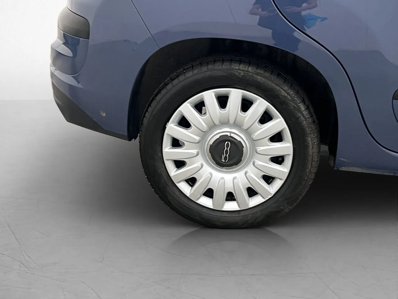 Vehicle image 22