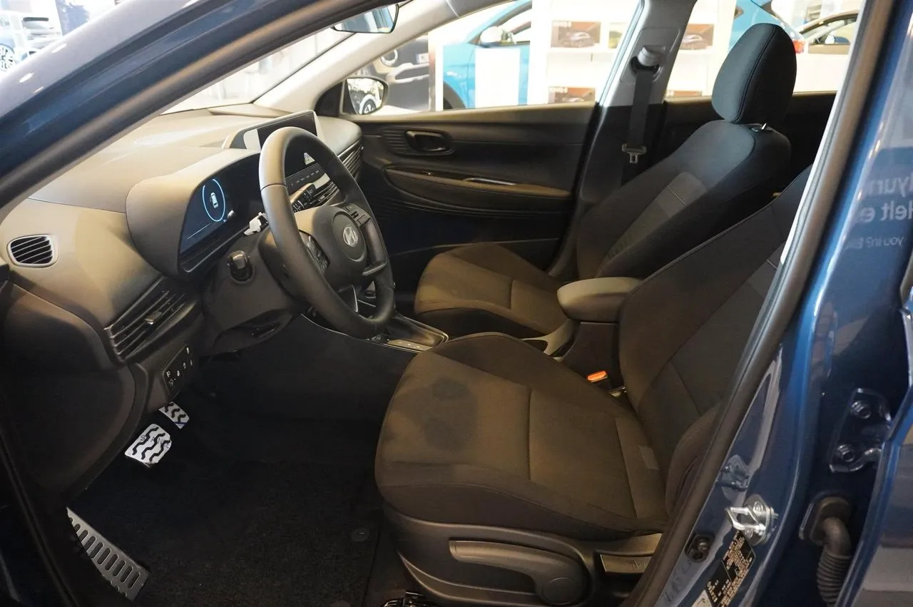 Vehicle image 7