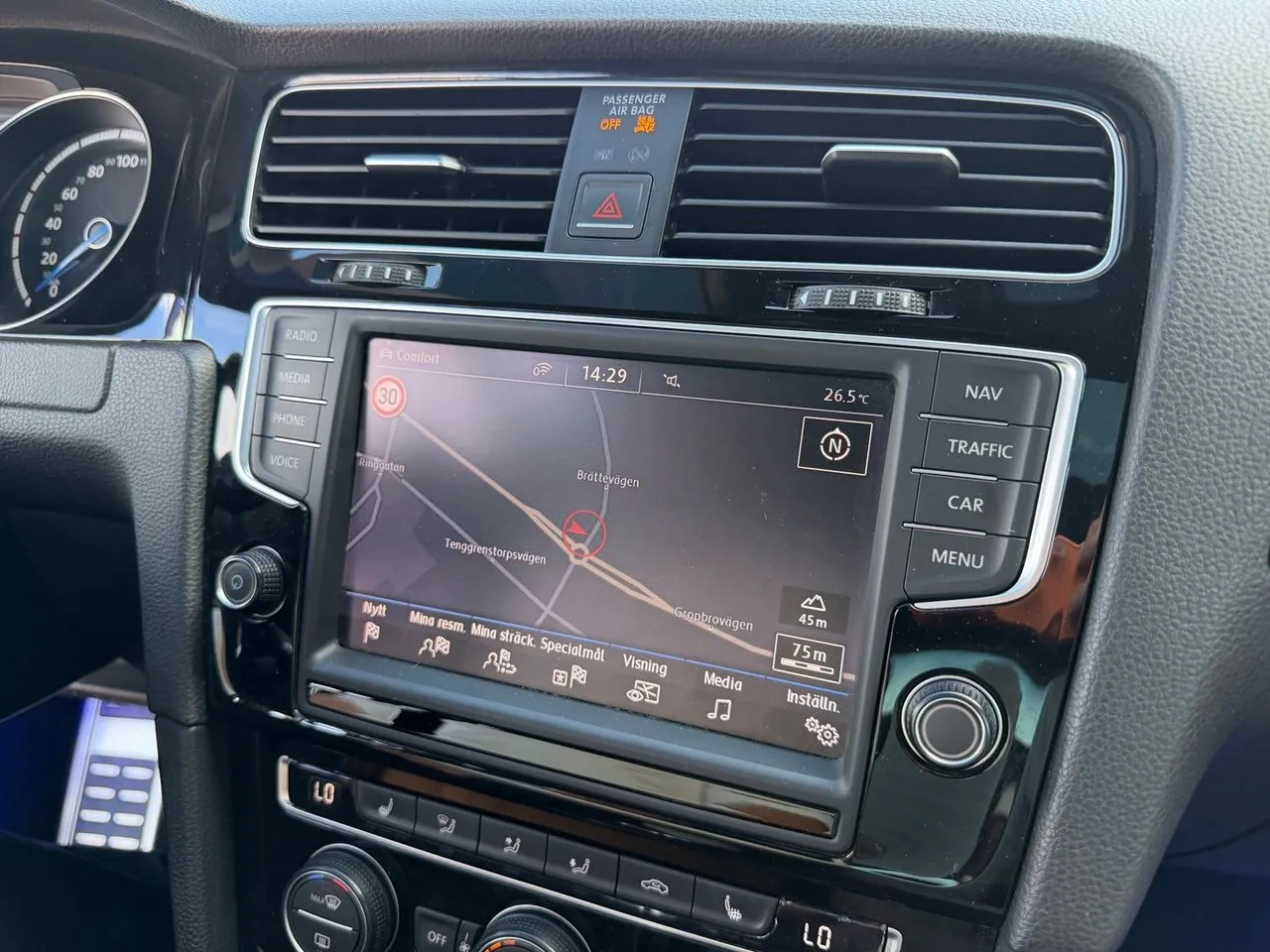Vehicle image 27