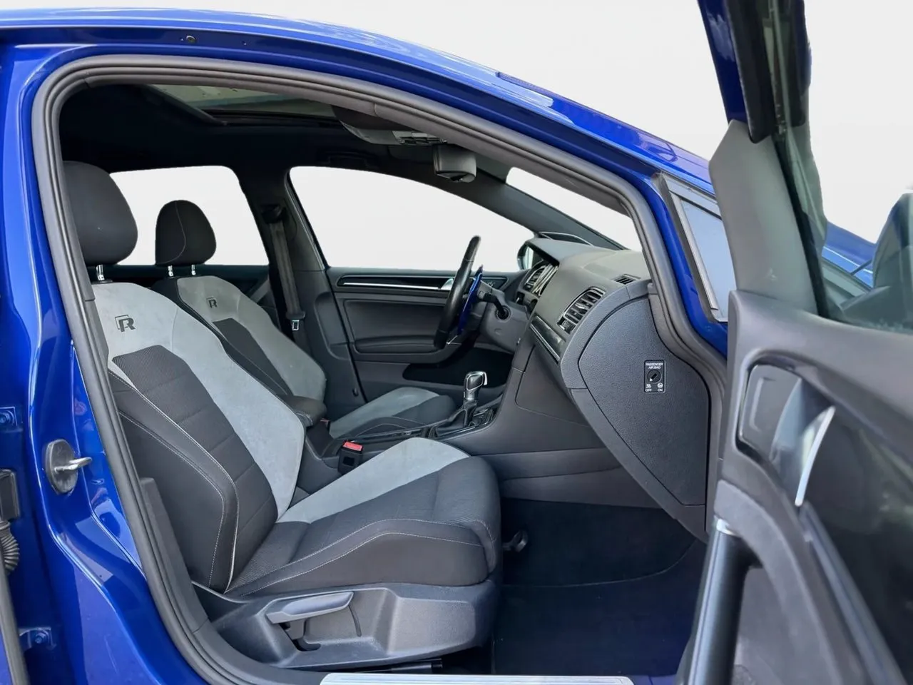 Vehicle image 25