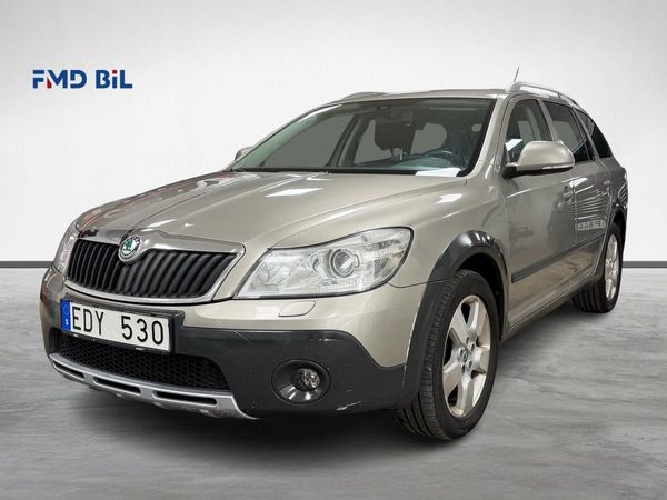 Skoda Octavia Scout 2.0 TDI 140HK 4MOTION NAVI DRAGKROK P-SENSOR D-VÄRMARE - 2013