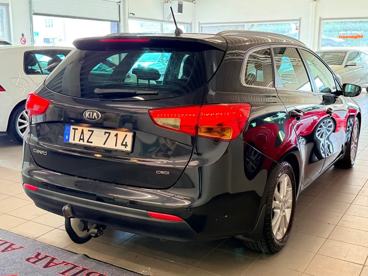 Vehicle image 16