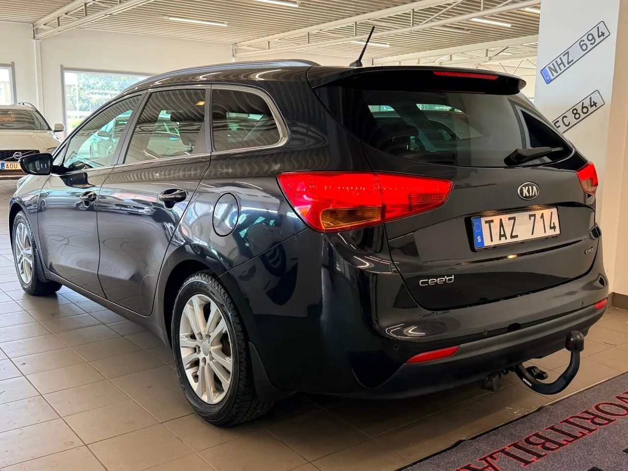 Vehicle image 15