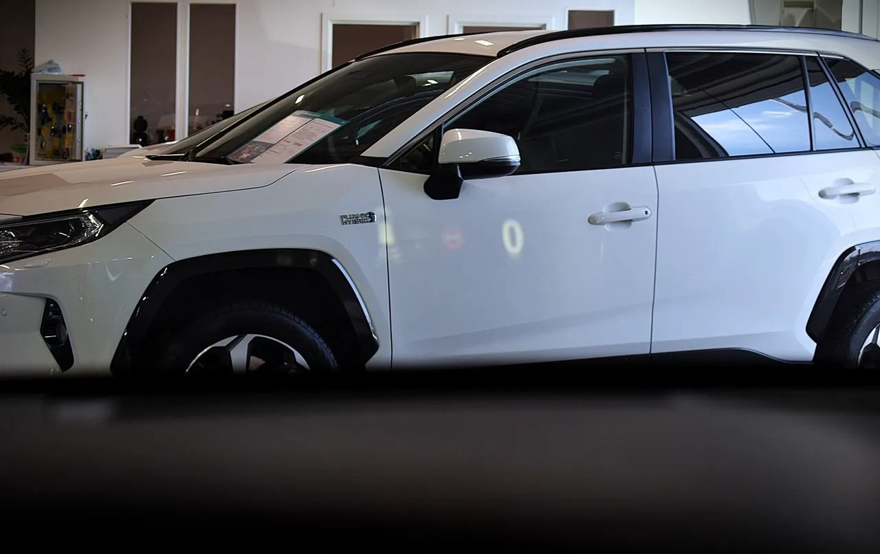 Vehicle image 13